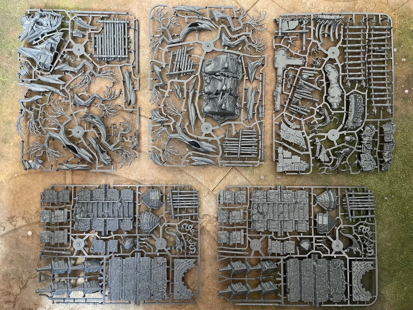 An image of the sprues for all the scenery included in Warcry Nightmare Quest
